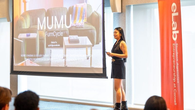 Gloria Yu ’25 presents her pitch during Demo Day.