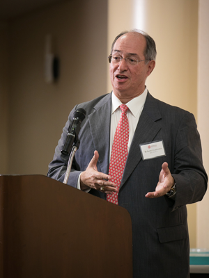 Rob Ca&ntilde;izares speaking 