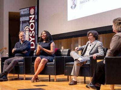 Rod Rotondi, Tiffany Washington, MBA ’12, and Eric Zilber ’16 discuss the importance of cultivating range with Suzanne Shu, dean of faculty and research at the SC Johnson College of Business.