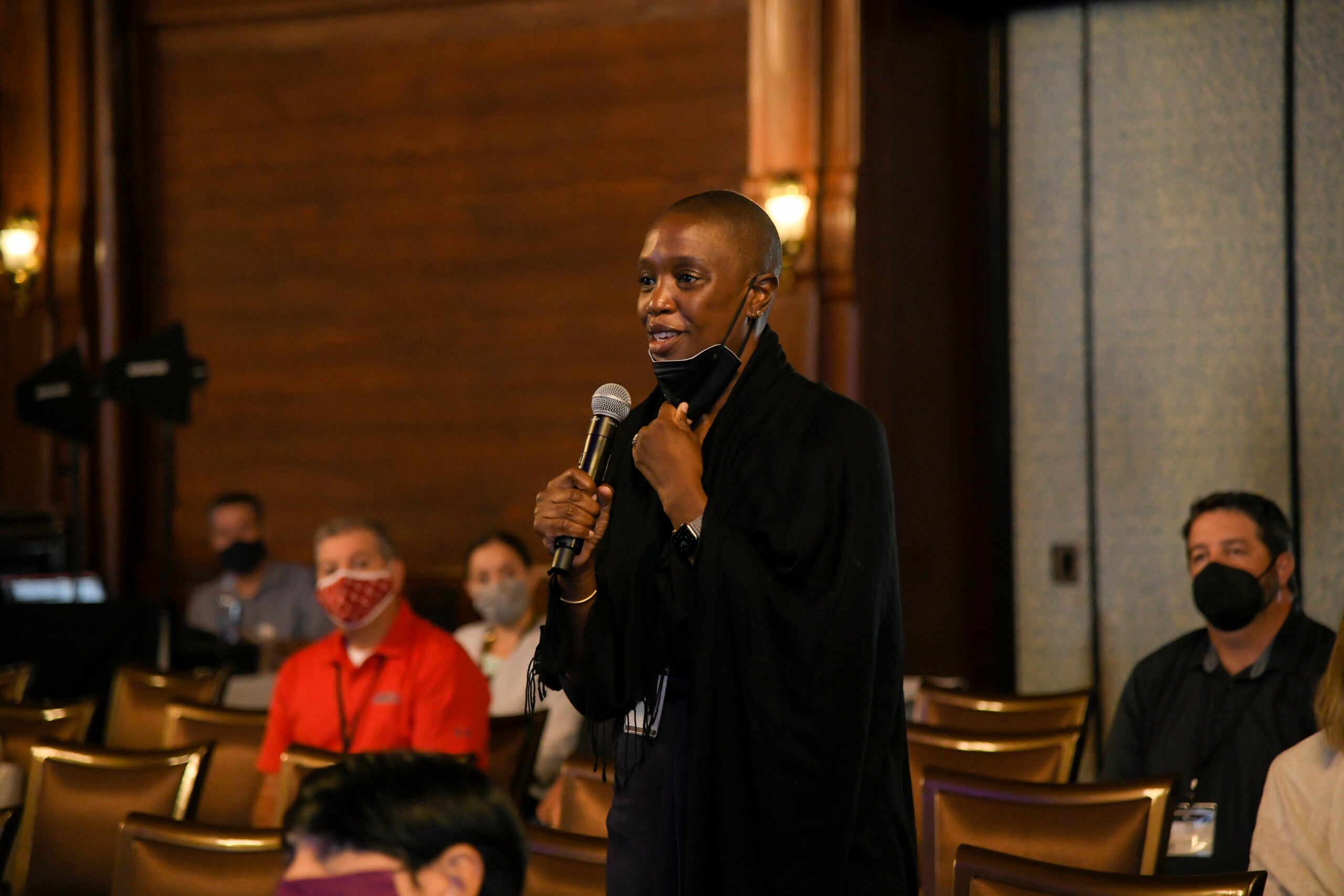 A woman asks a question to the speaker