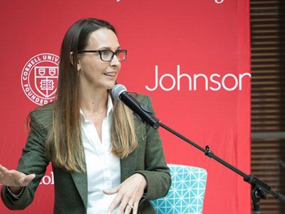 Act Fast! Aleda Schaffer, MBA ’10, speaks on women’s empowerment at JWiB