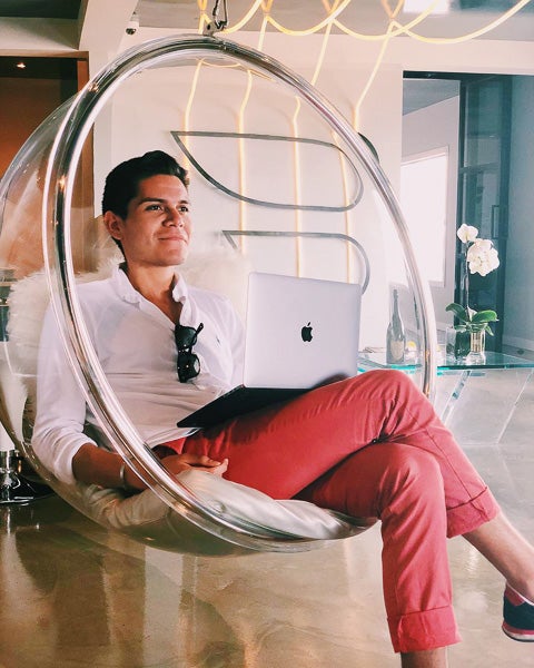 Mauricio Quispe working