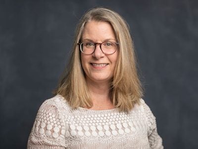 upper body shot of Deirdre Snyder.
