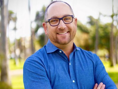Image of Jamey Edwards '96 MBA '03 outside with trres