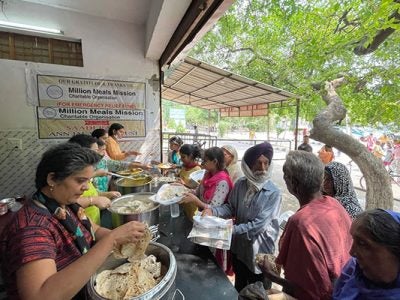 Volunteers preparing and serving meals at a food distribution center in Ludhiana, Punjab, India