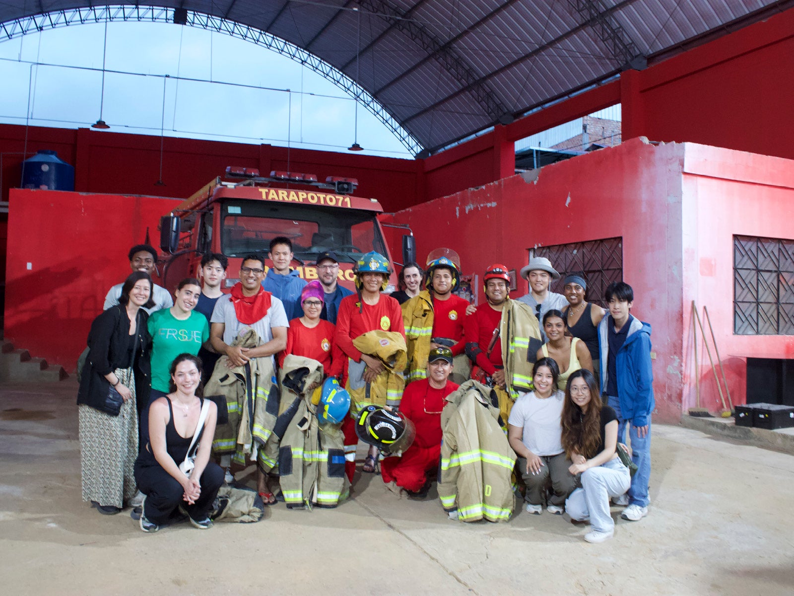 Grand Challenges students deliver equipment to the Bomberos Tarapoto 71 station in Peru