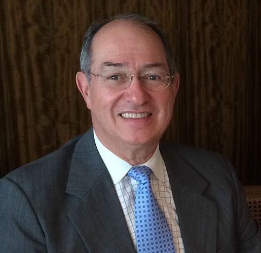 Headshot of Robert Canizares.