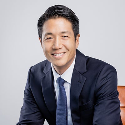 Headshot of Alex Liu MMH '09.