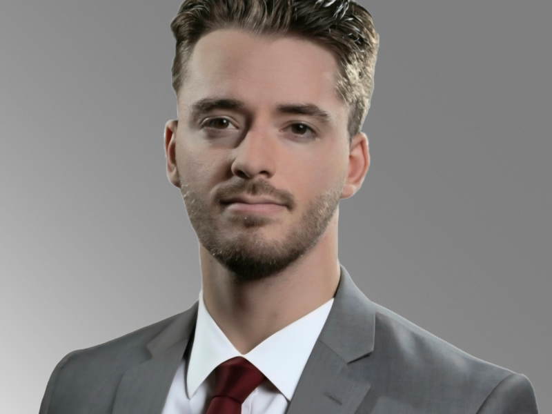 Headshot of Dakota Roberts