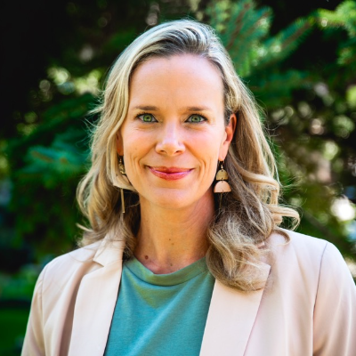 Headshot of Jen Collins.