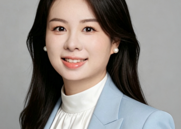 Headshot of Cynthia Chen '12, MMH '24.