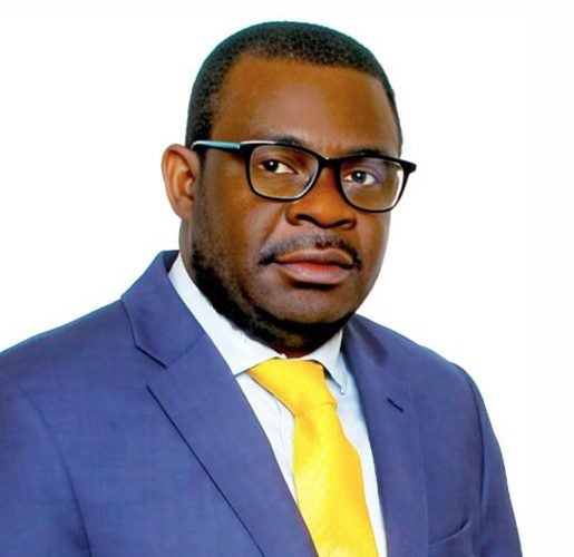 Headshot of Fred Olayele.