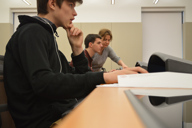 Photo of GRASSHOPPR students working on project