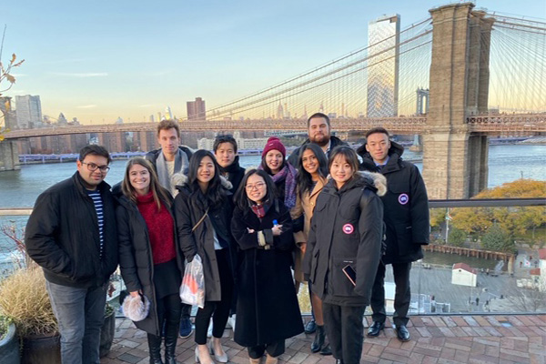 MMH students stand in front of the Brooklyn Bridge.