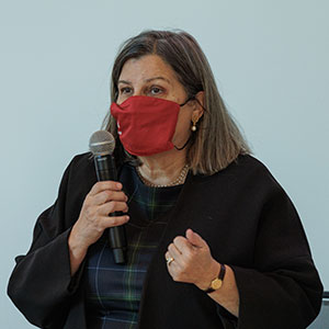 photo of Lourdes Casanova speaking