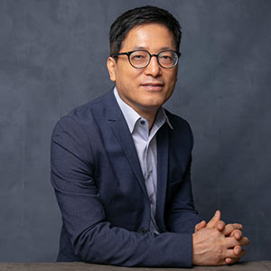 upper body portrait of Young-Hoon Park