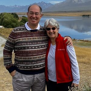 Photo of Gail Cañizares and Roberto Cañizares ’71, MBA ’74 in front of a lake and mountains.