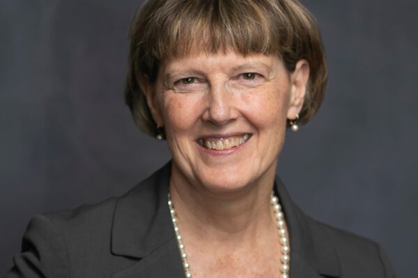 Linda_Barrington_portrait3_crop