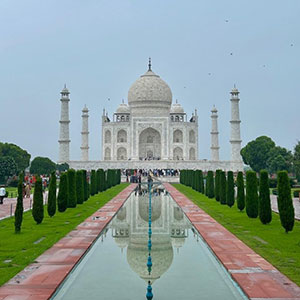 photo of the Taj Mahal.