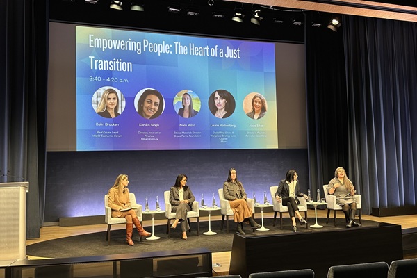 Kalin Bracken, Kanika Singh, Nora Rizzo, Laurie Rothenberg, and Alicia Silva on stage at summit.