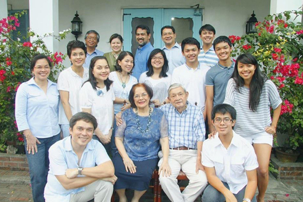 Chris Lasa and his stepmother’s family in their annual family photo