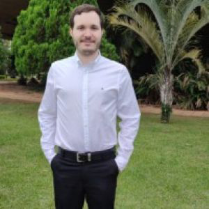 Raphael Genova standing in front of a nature backdrop