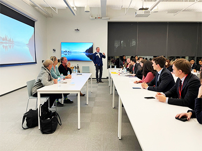 Daniel Van Der Vliet, John and Dyan Smith Executive Director of Family Business, moderates a session between students and members of the Bowes family.