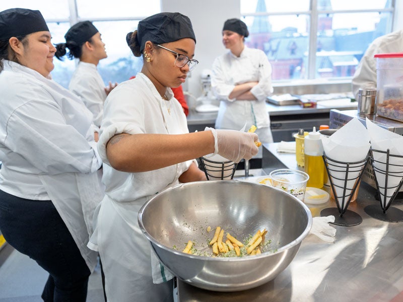 Students in the Cornell Grailer food lab