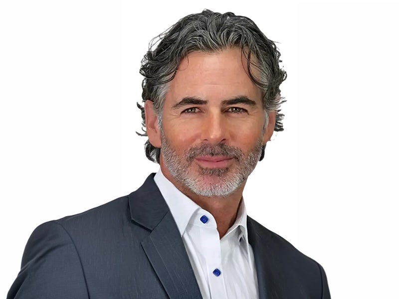 Headshot of Steven Bettinger.