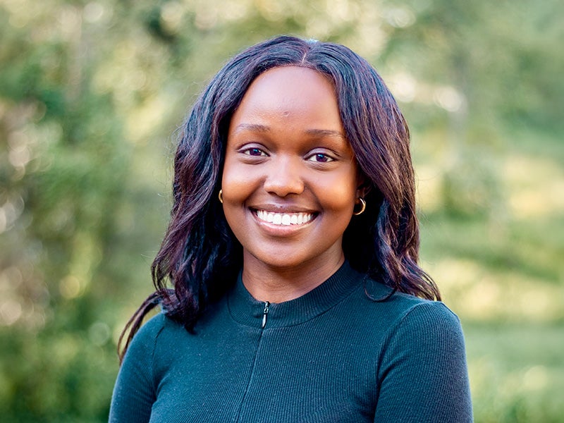 Headshot of Gloria Cheron.